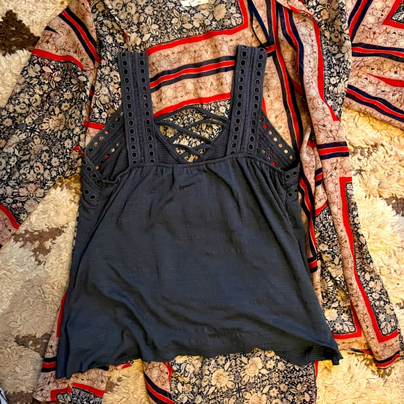 Maurice's Women's Blue lace up Tank Top & Summer overlay - Picture 2 of 2